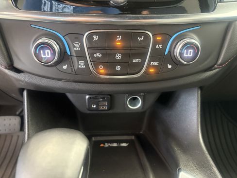 Used 2023 Chevrolet Traverse RS image 15