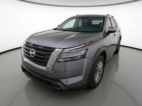 Used 2025 Nissan Pathfinder SV FWD image 3