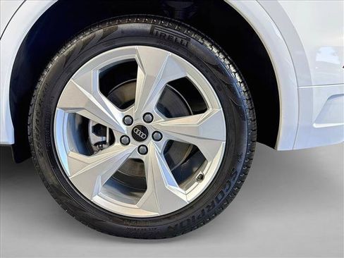 Used 2025 Audi Q5 2.0T Premium Plus w/ Premium Plus Package AWD/4WD image 30