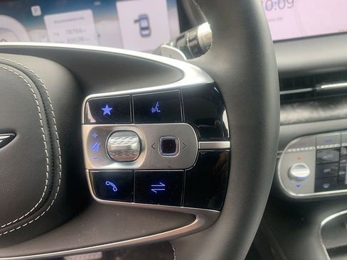 Used 2025 Genesis G90 3.5T image 9