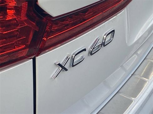 Used 2023 Volvo XC60 B5 Ultimate w/ Protection Package Premier image 12