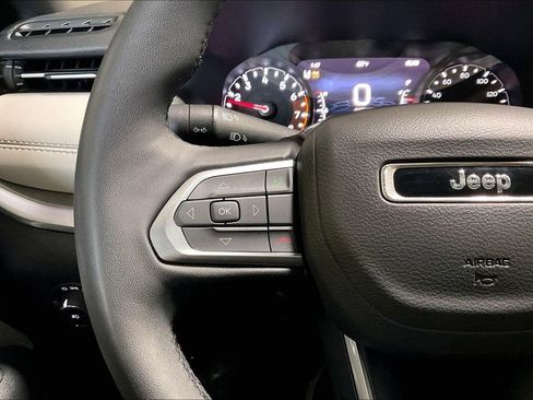 Used 2025 Jeep Compass Limited AWD/4WD image 17