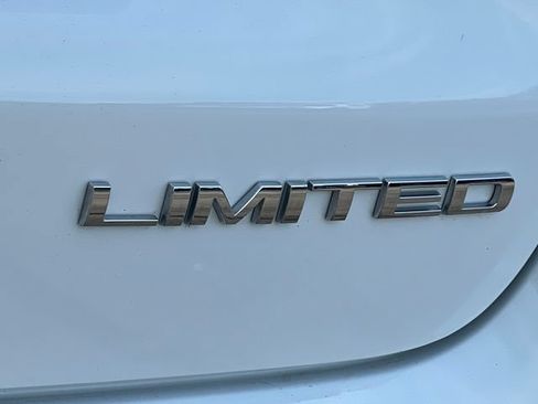 Used 2025 Jeep Compass Limited w/ Elite Group AWD/4WD image 2
