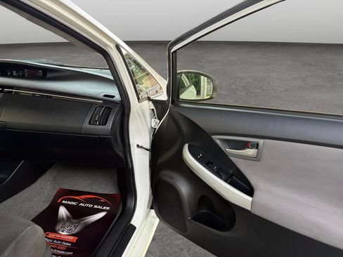 Used 2013 Toyota Prius Two FWD image 17