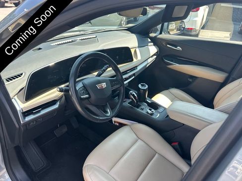Used 2024 Cadillac XT4 Luxury w/ Cold Weather Package FWD image 18