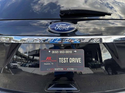 Used 2018 Ford Explorer Limited image 16