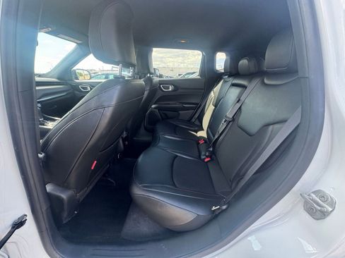 Used 2025 Jeep Compass Trailhawk image 23