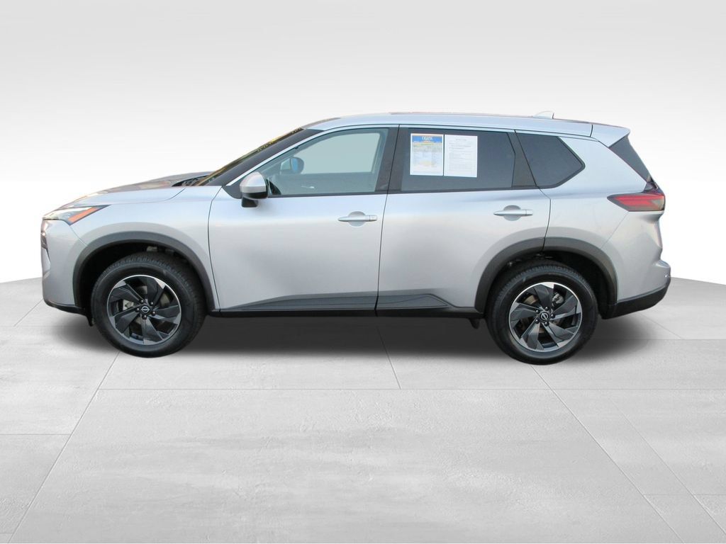 Used 2025 Nissan Rogue SV FWD image 2