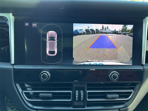 Used 2022 Porsche Macan image 21