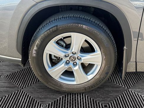 Used 2023 Toyota Highlander LE FWD image 14