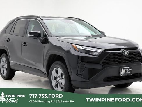 Used 2025 Toyota RAV4 XLE image 1