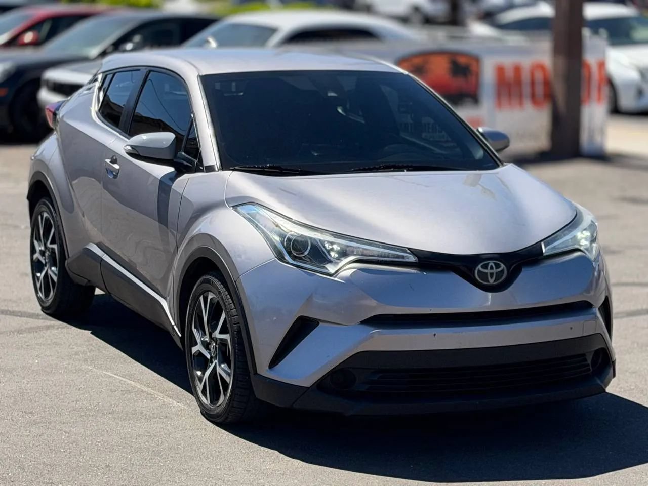 Used 2018 Toyota C-HR XLE FWD image 2