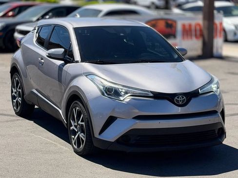 Used 2018 Toyota C-HR XLE FWD image 2