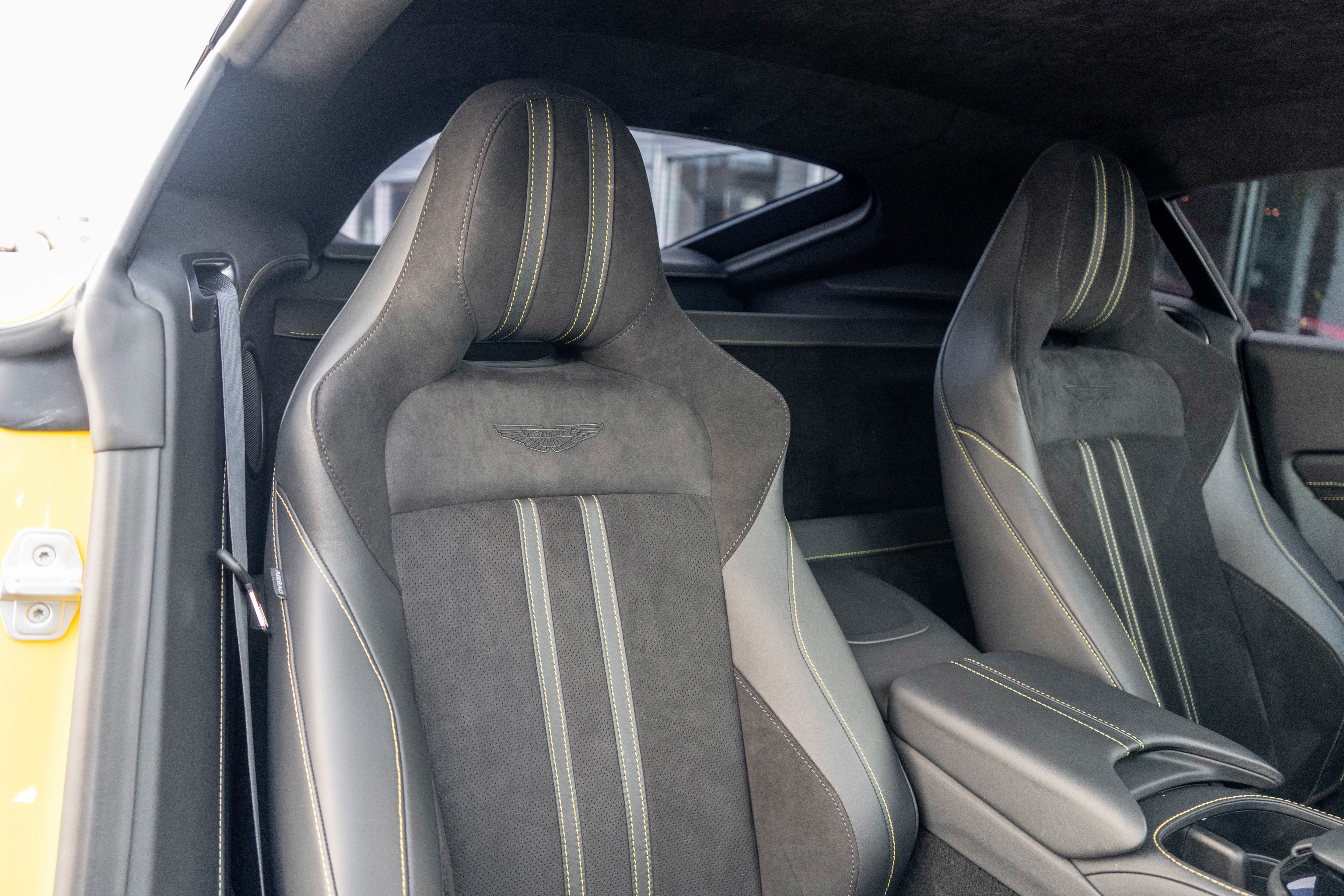 Used 2023 Aston Martin V8 Vantage Coupe RWD image 23