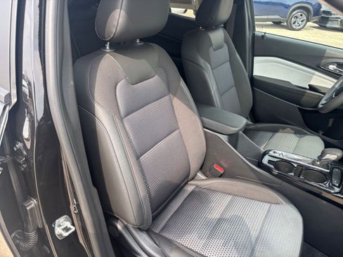 Used 2025 Chevrolet Trax LT image 35