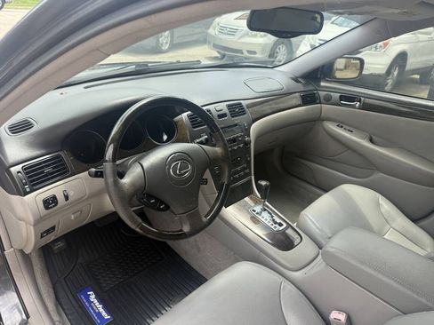 Used 2004 Lexus ES 330 w/ Premium Pkg FWD image 16