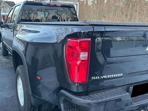 Used 2024 Chevrolet Silverado 3500 High Country w/ High Country Premium Package image 3