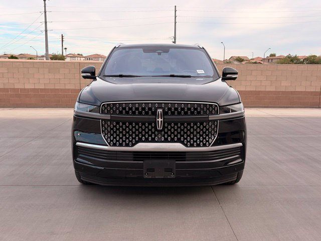 Used 2025 Lincoln Navigator Reserve AWD/4WD image 3