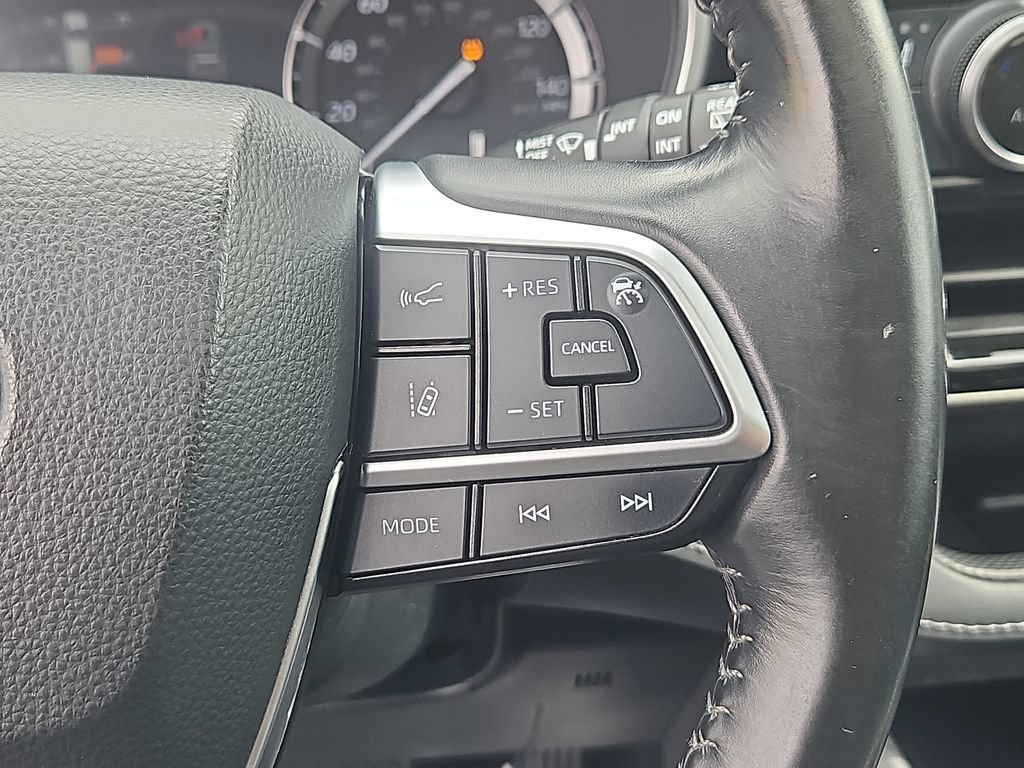 Used 2021 Toyota Highlander XLE AWD/4WD image 25