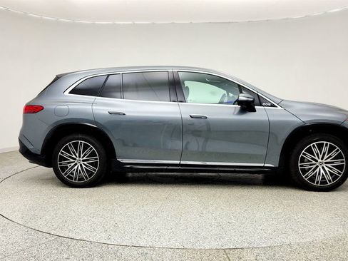 Used 2023 Mercedes-Benz EQS 580 4MATIC SUV w/ Exclusive Trim Package image 4