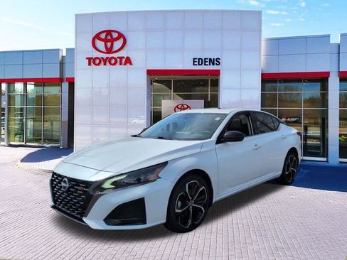 Used 2023 Nissan Altima 2.5 SR w/ SR Premium Package image 7