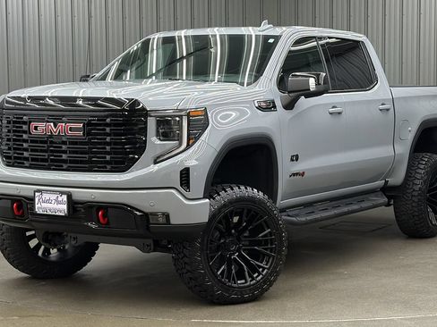 Used 2025 GMC Sierra 1500 AT4 w/ Technology Package AWD/4WD image 1
