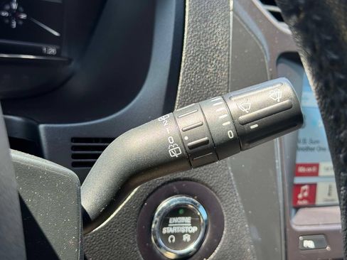 Used 2018 Ford Explorer XLT w/ Equipment Group 202A AWD/4WD image 24