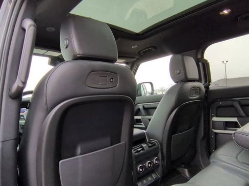 Used 2022 Land Rover Defender 110 SE image 18