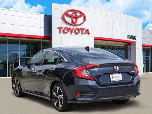 Used 2018 Honda Civic Touring image 3