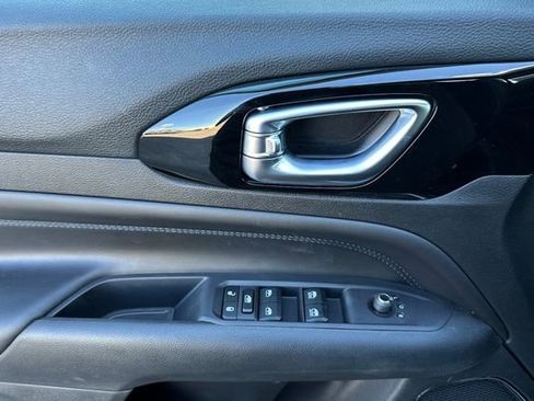 New 2026 Jeep Compass Latitude image 13