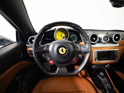 Used 2016 Ferrari California T RWD image 11