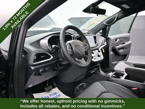 New 2026 Chrysler Voyager LX image 9