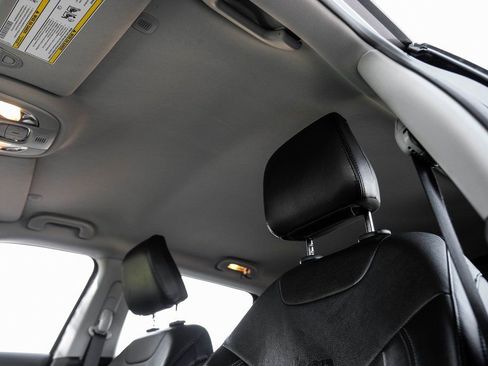 Used 2022 Jeep Compass Limited image 42