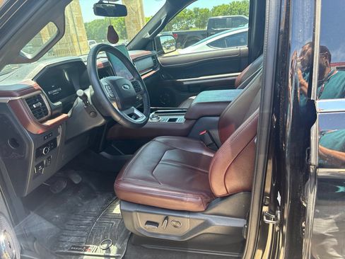 Used 2024 Ford Expedition Max Limited RWD image 6