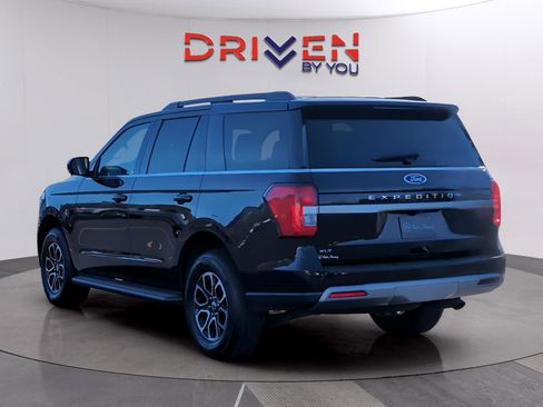 Used 2024 Ford Expedition XLT image 3