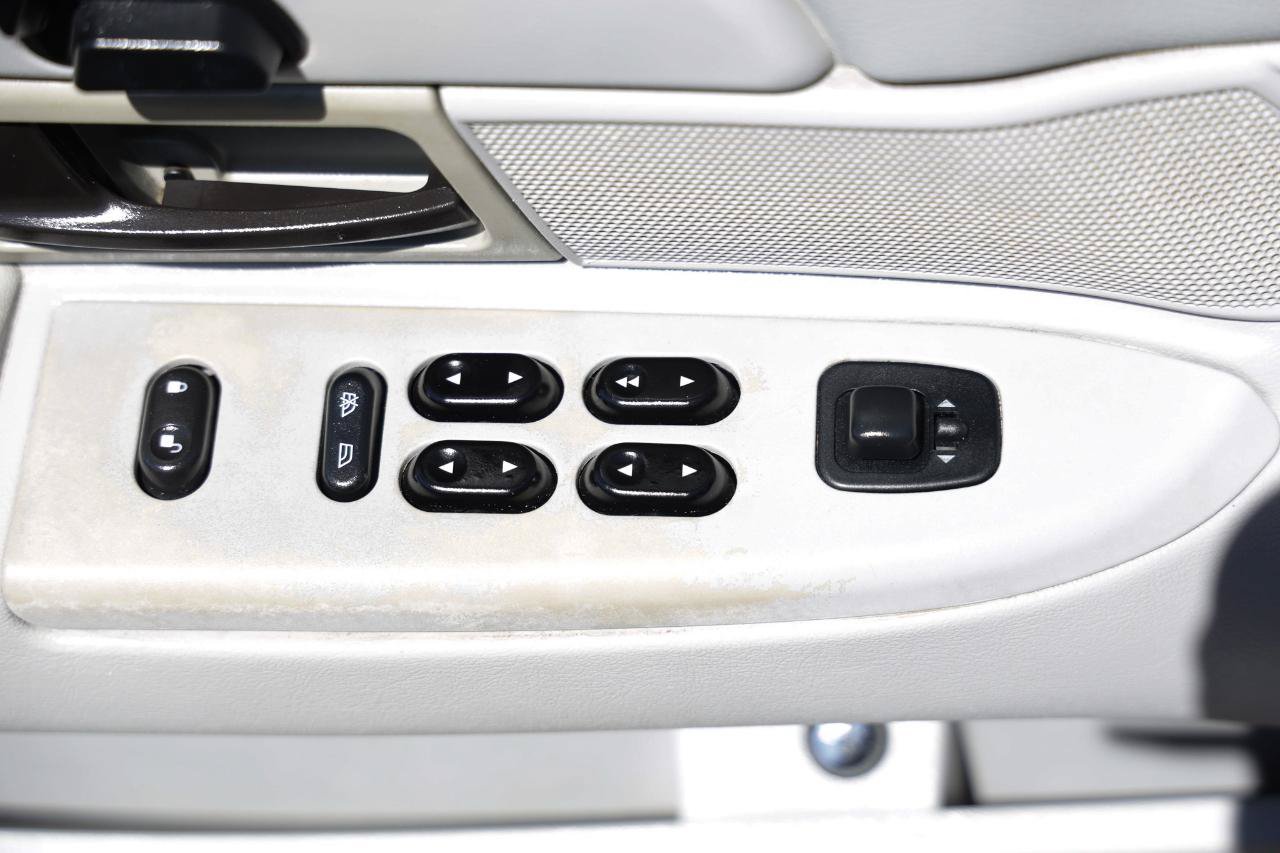 Used 2005 Ford Crown Victoria LX RWD image 39