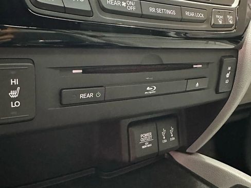 Used 2016 Honda Pilot Touring image 25