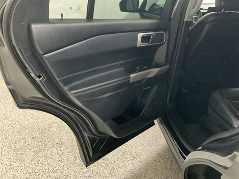 Used 2020 Ford Explorer XLT w/ Equipment Group 202A AWD/4WD image 17