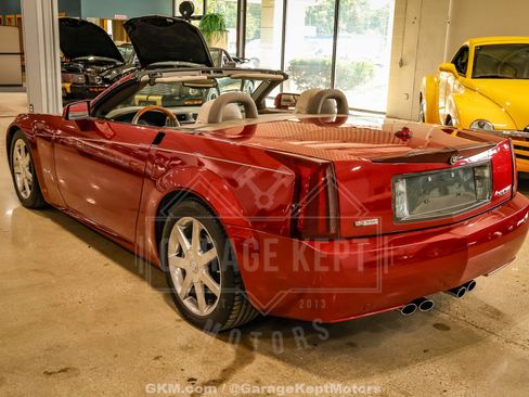 Used 2005 Cadillac XLR RWD image 49