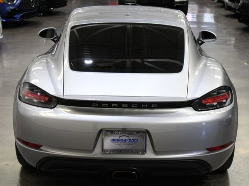 Used 2018 Porsche 718 Cayman RWD image 17