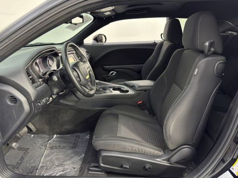 Used 2015 Dodge Challenger SXT image 14