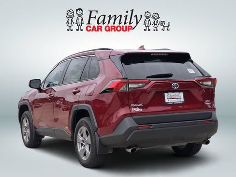 Used 2022 Toyota RAV4 XLE w/ Convenience Package AWD/4WD image 3