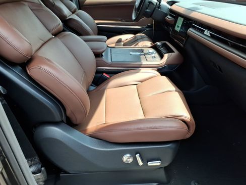 New 2026 Lincoln Navigator Reserve AWD/4WD image 8