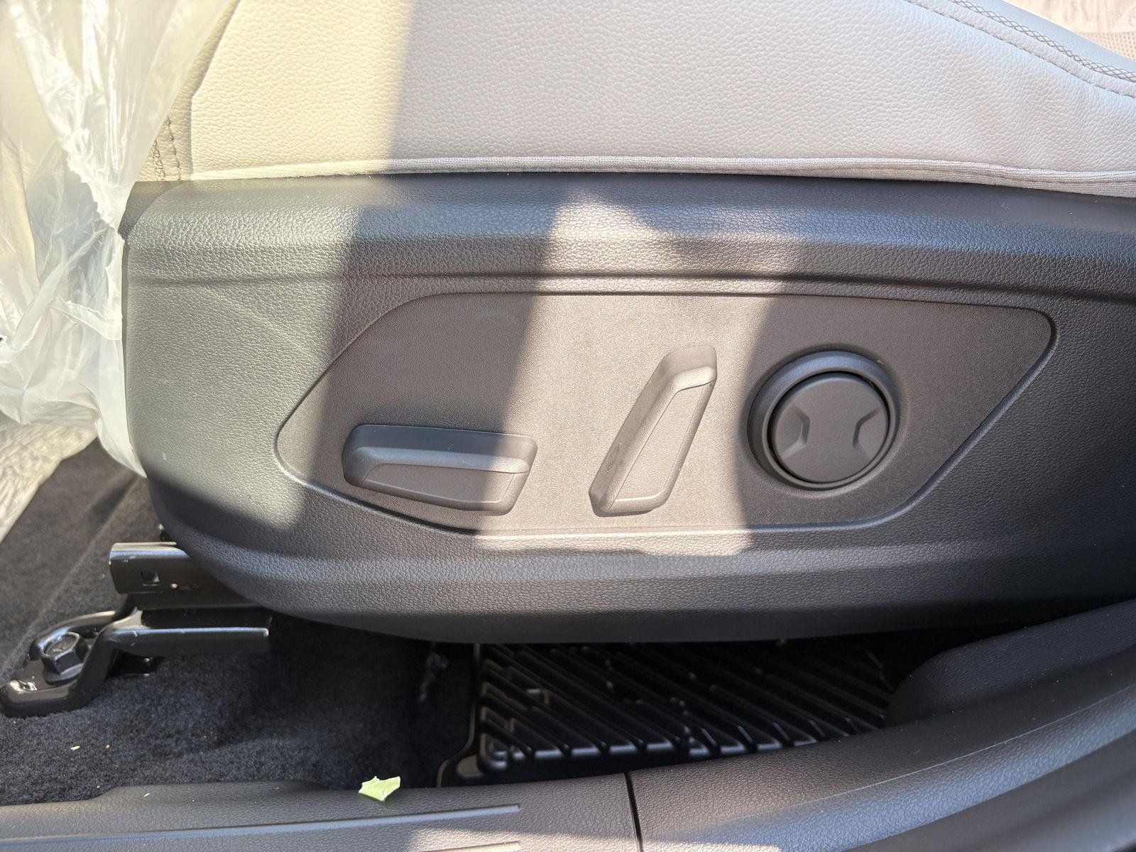 New 2026 Hyundai Tucson Limited FWD image 16