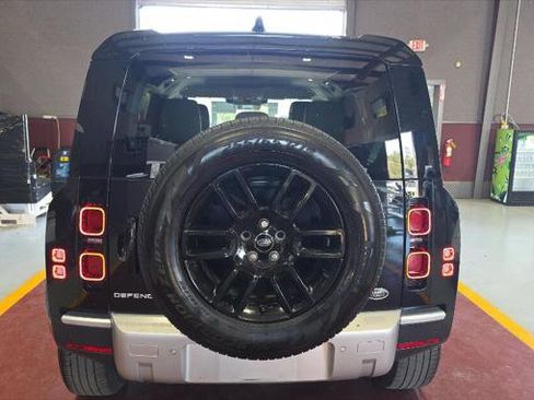 Used 2022 Land Rover Defender 110 S image 7