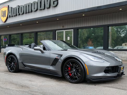 Used 2015 Chevrolet Corvette Z06 w/ 2LZ Preferred Equipment Group image 2