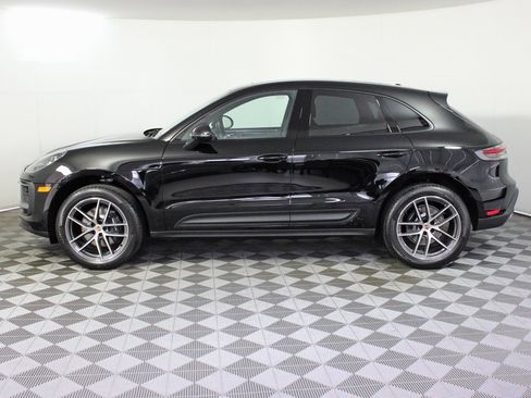 Used 2025 Porsche Macan image 2