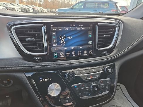 Used 2020 Chrysler Pacifica Limited w/ Advanced Safetytec Group image 52