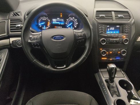 Used 2018 Ford Explorer XLT image 22