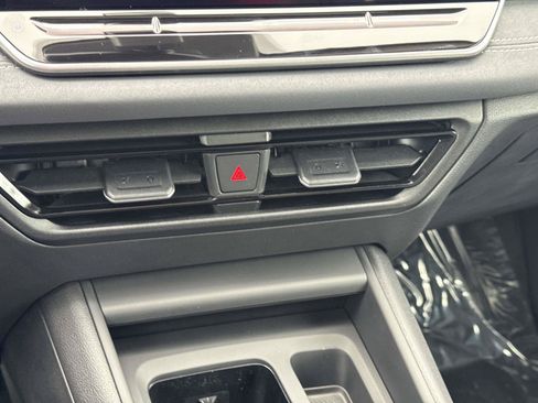 New 2026 Volkswagen Tiguan SE FWD image 24